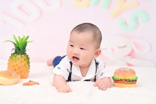 射洪宝宝在妈妈肚子里
